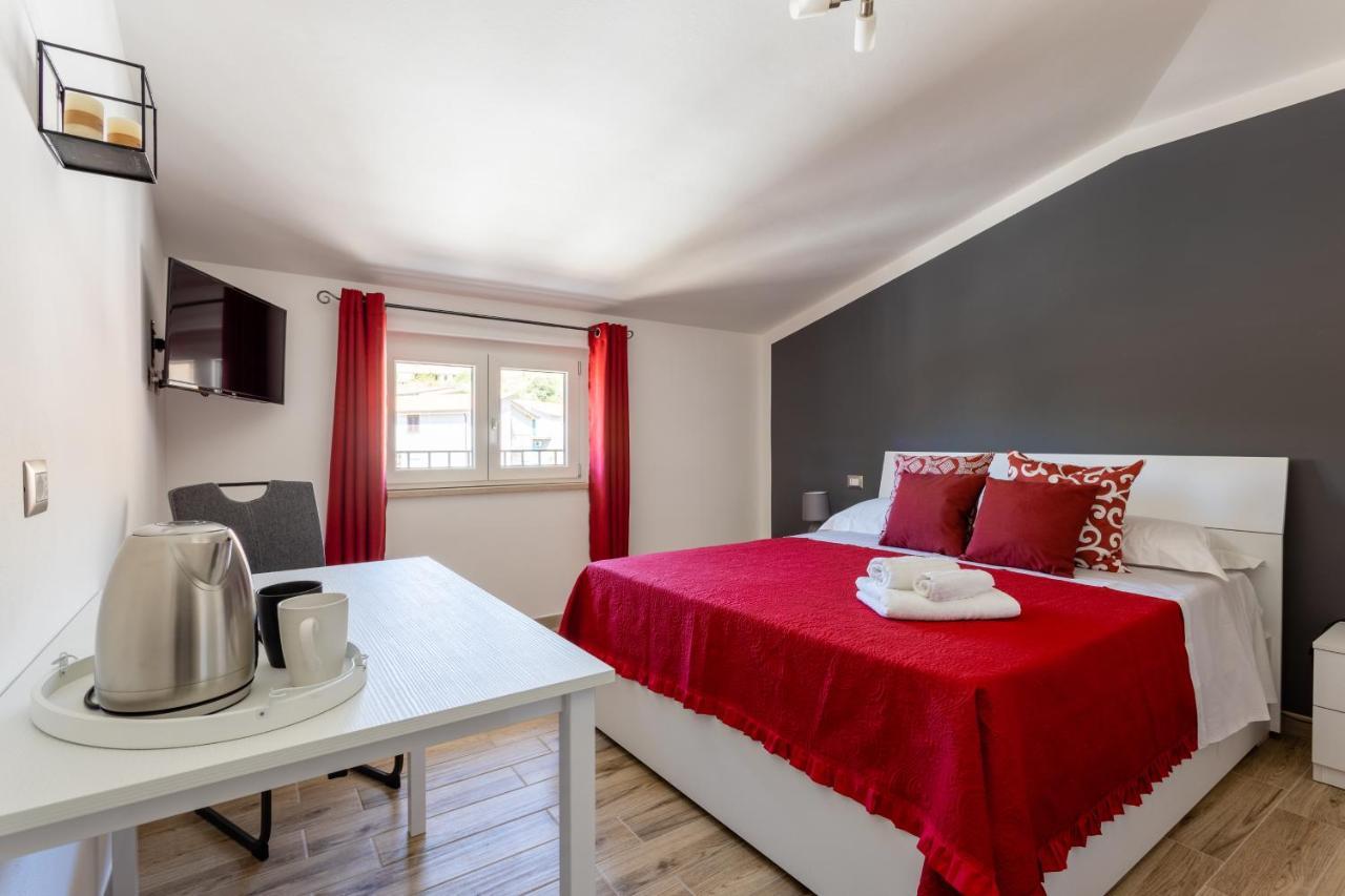 Cadoni Guest House Боза Екстер'єр фото